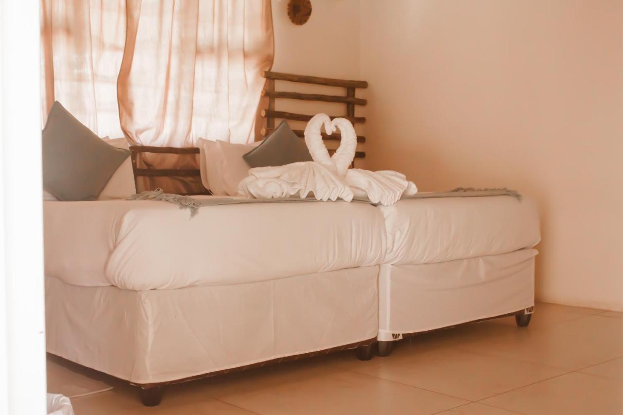 Leeville Guesthouse Kasane Exterior foto