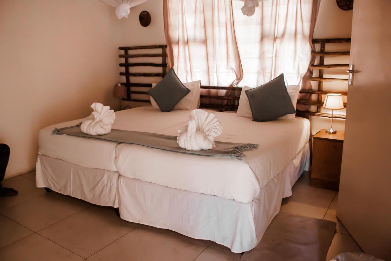 Leeville Guesthouse Kasane Exterior foto