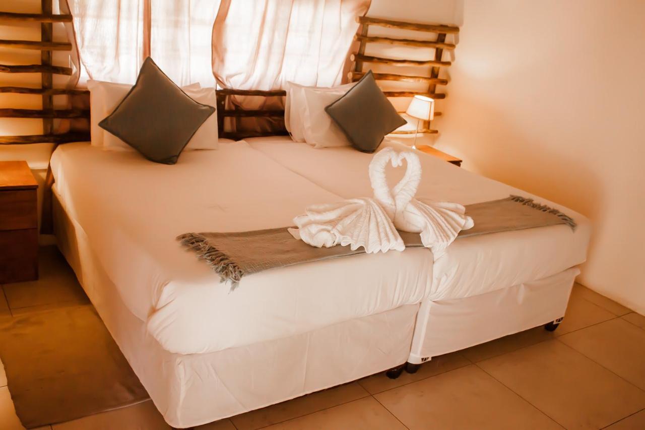 Leeville Guesthouse Kasane Exterior foto